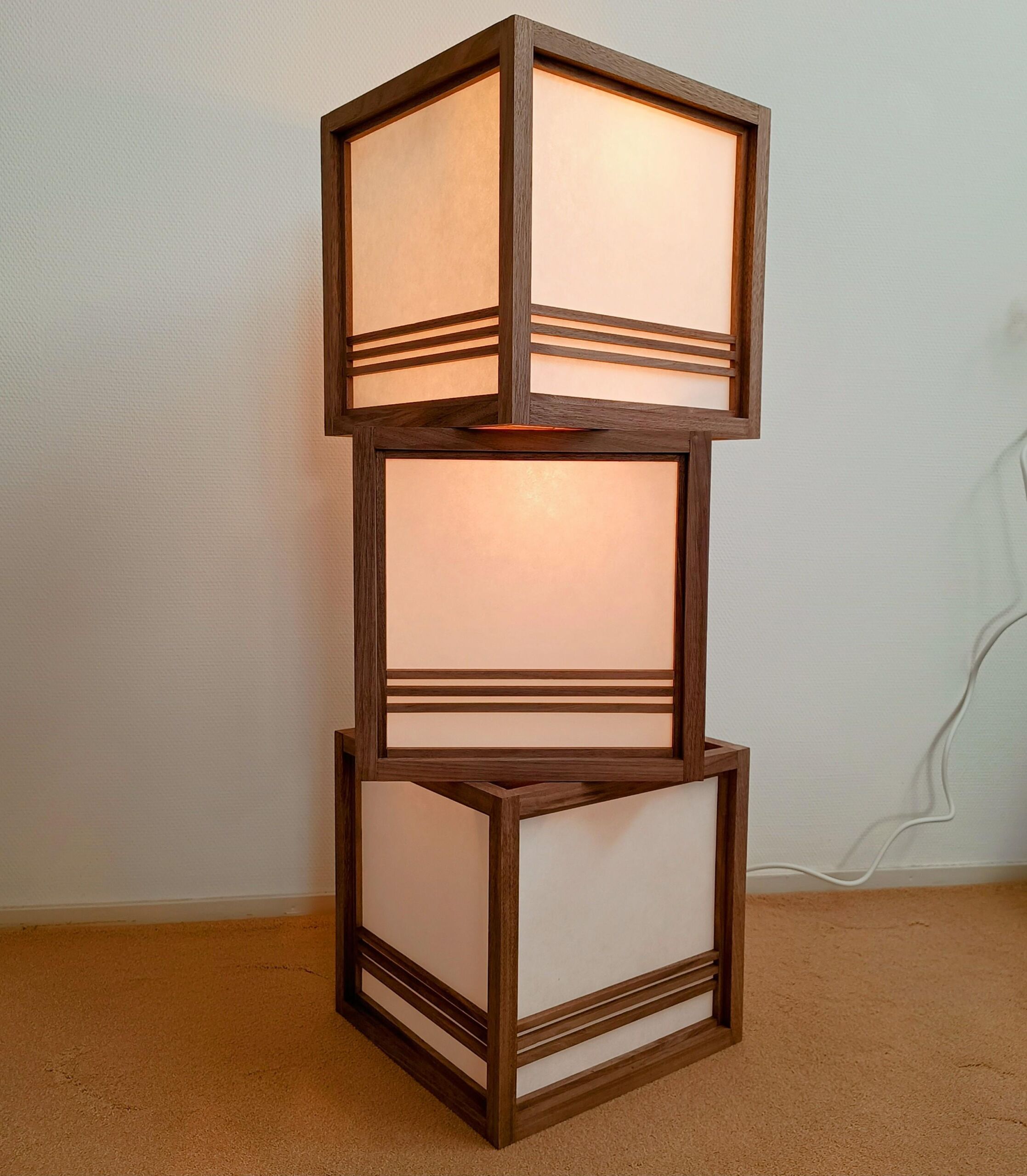 JapanseVloerlamp-KubusOpmaatgemaakt Japanse Vloerlamp Maatwerk | drie Kubussen op maat gemaakt